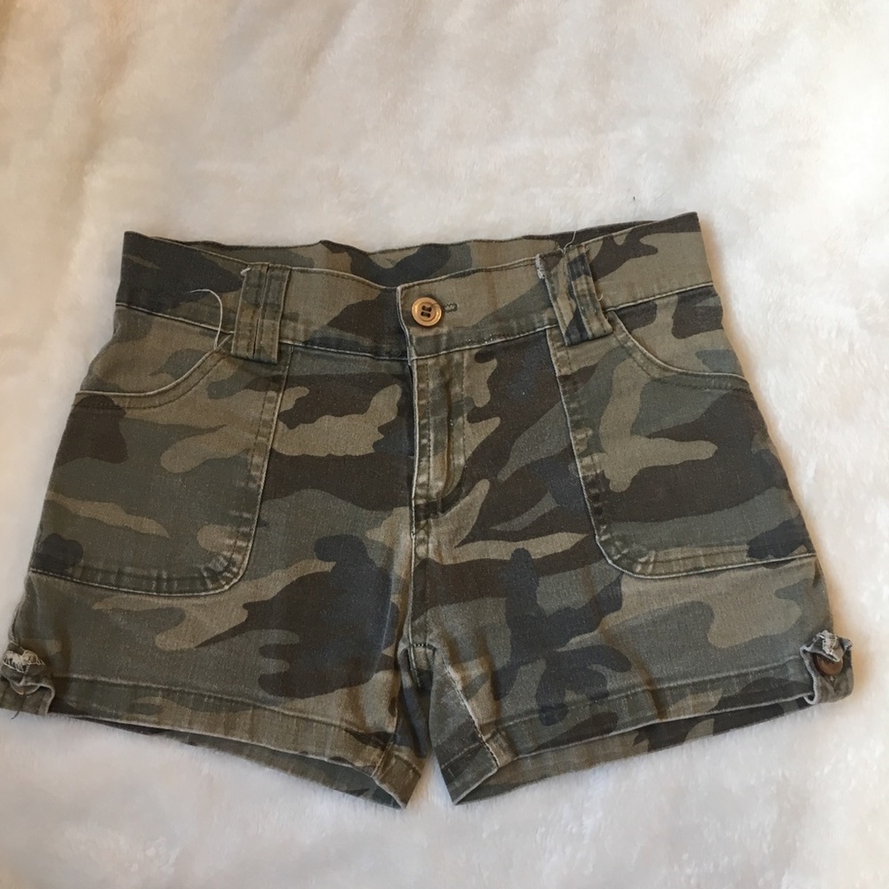 green camo shorts kids size 7/8